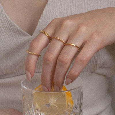Evi - Dünner gedrehter Ring aus Edelstahl