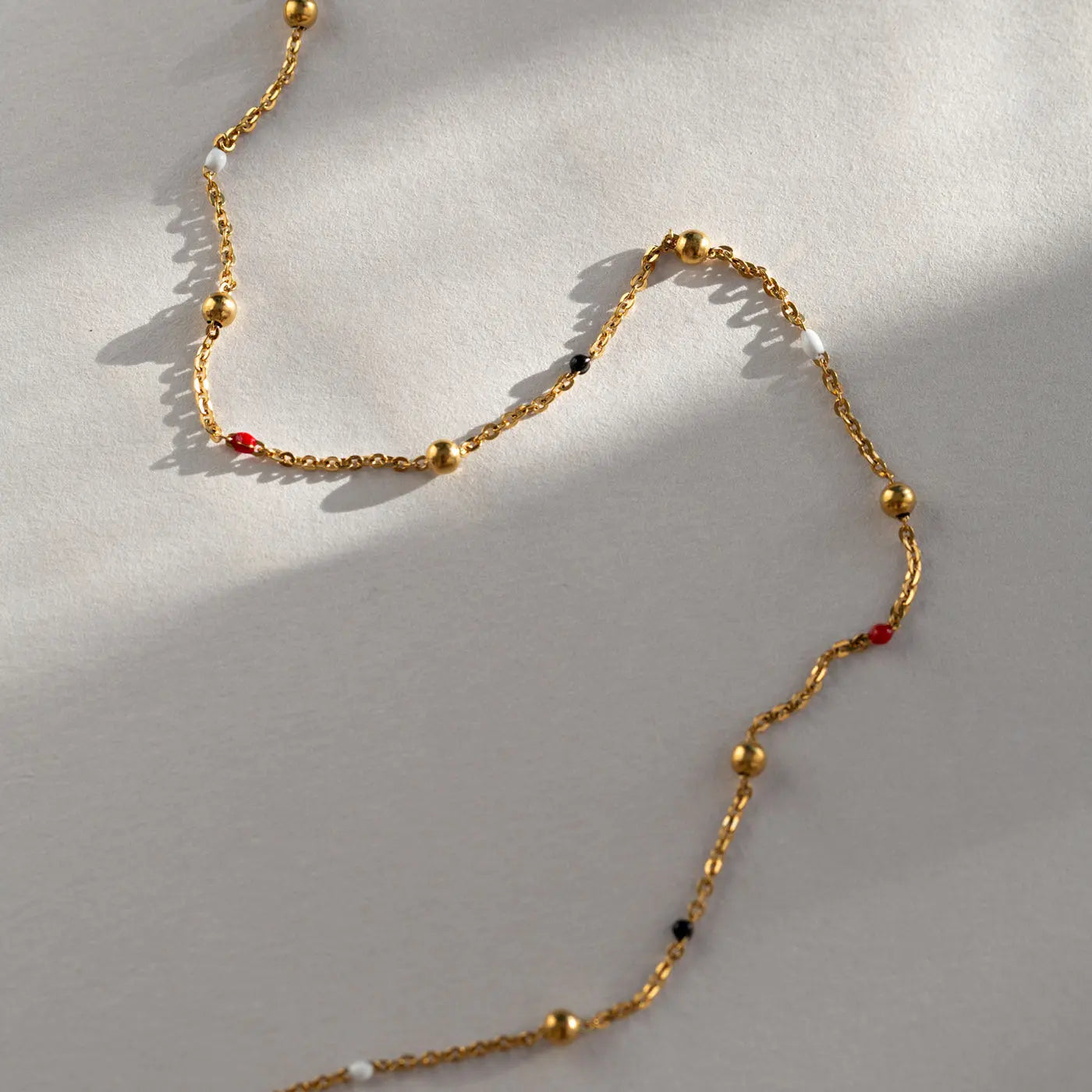 Vilde – Petite Stone Chain Halskette aus Edelstahl