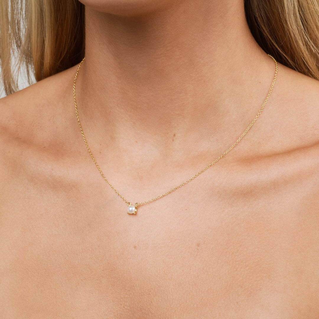 Essie - Small Pearl Dangling Necklace