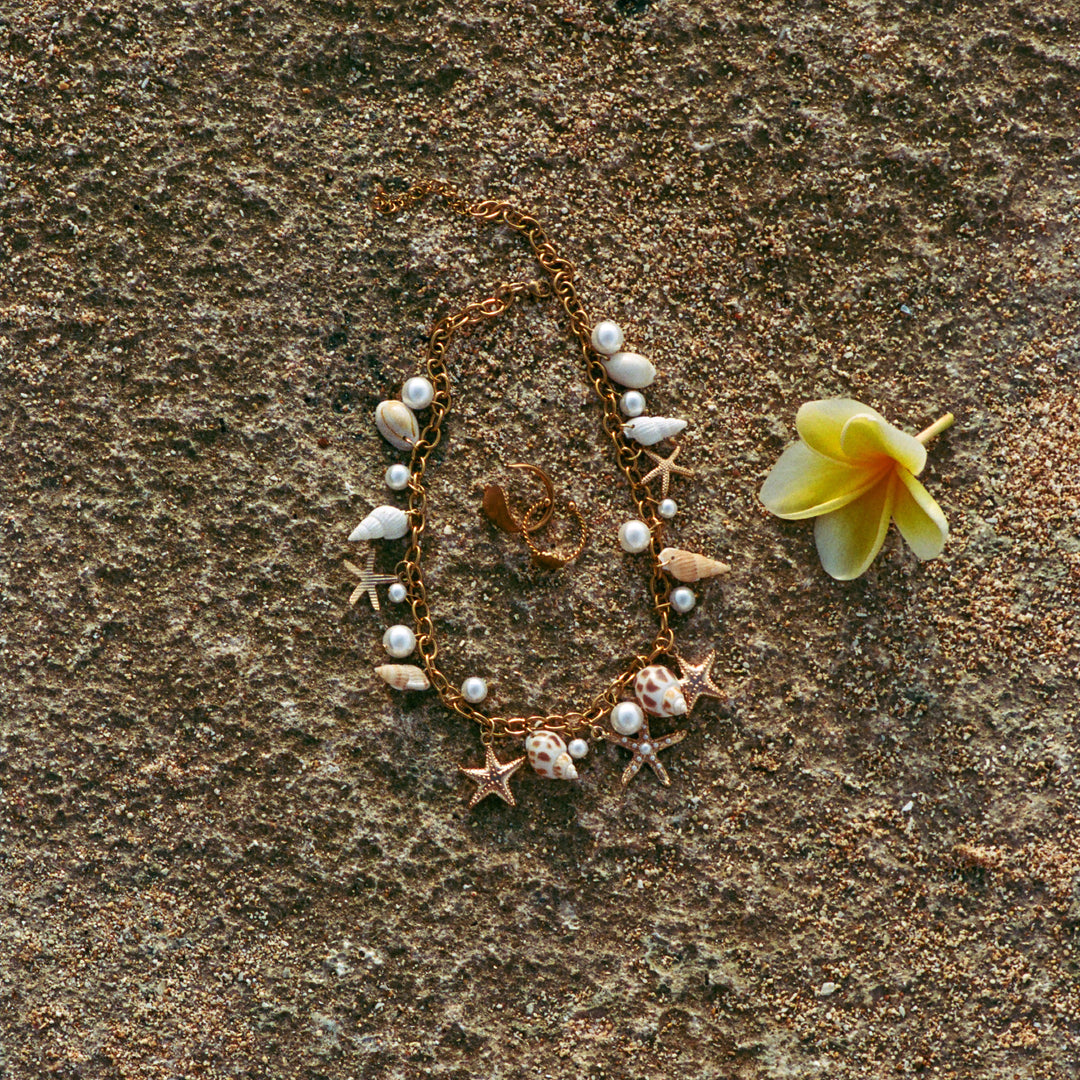Nora - Shell Charm Necklace