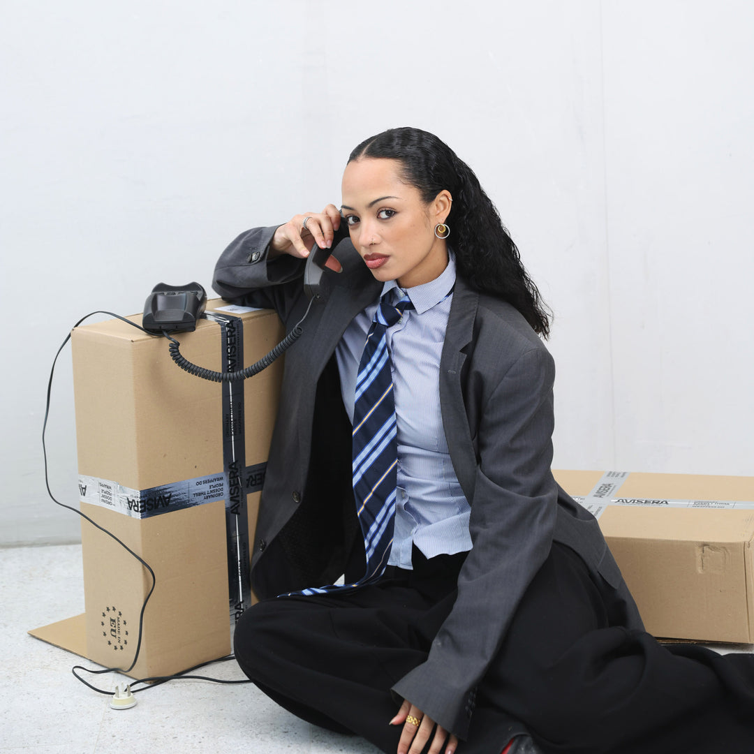 Lara - Boucles d'oreilles clous tourbillonnantes en acier inoxydable