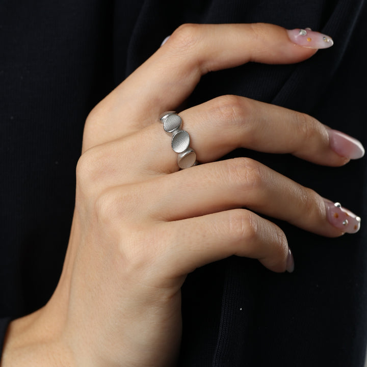 Gulli – organic ring in stainless steel, silver | Timi of Sweden
