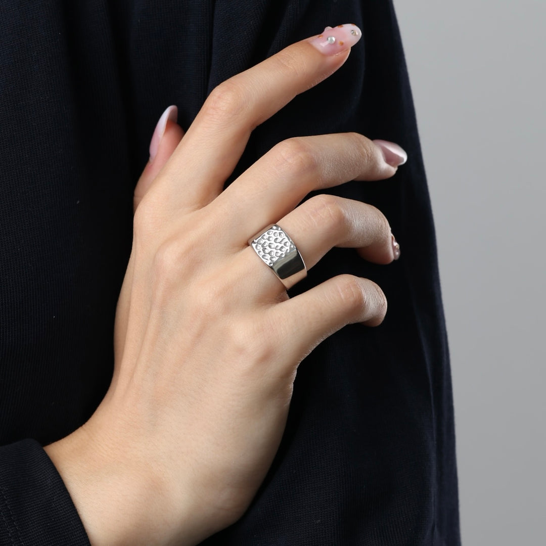 Blythe – signet ring in stainless steel, silver | Timi of Sweden