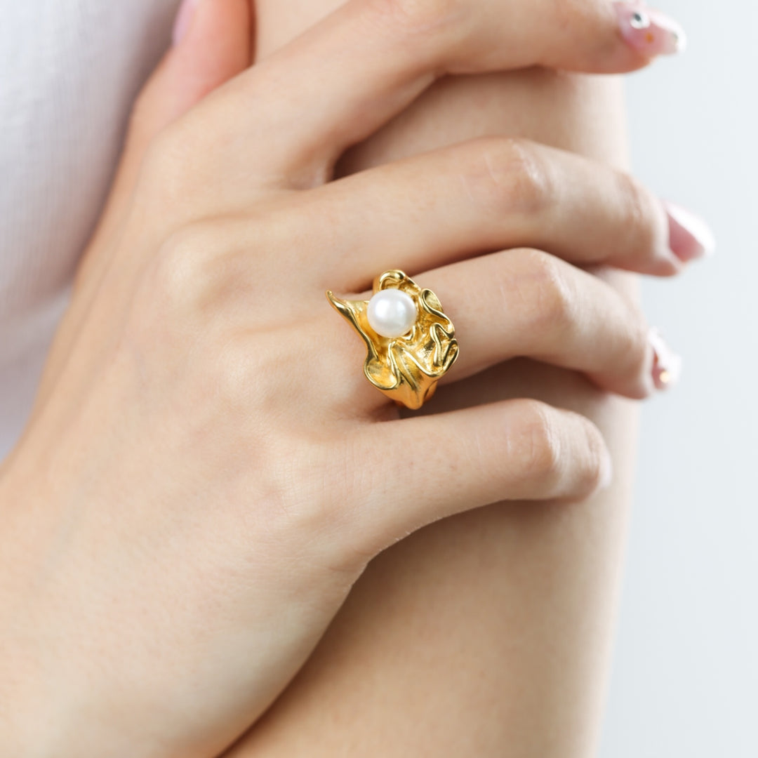 Lex – molten pearl ring in stainless steel, gold | Timi of Sweden