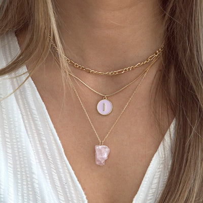 Set aus Ohrringen und Halskette aus Rosenquarz